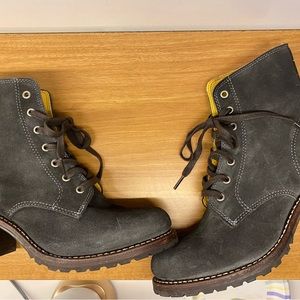 Frye Sabrina 6G lace up suede round toe boots  7.5